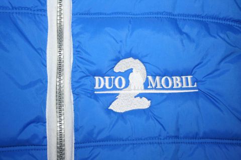 Mit DuoMobil Logo auf der Brust